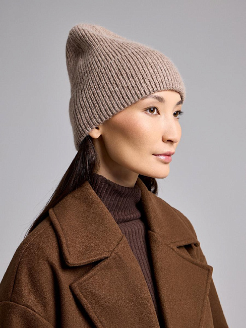 Шапка двойная с пухом енота PR 25009